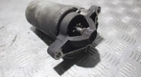 Peugeot 207 Starter motor 9647982880