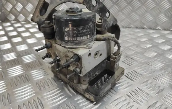 Ford Galaxy ABS Pump 1J0907379P 7M3614111H