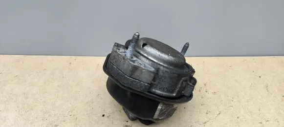 BMW 7 E65 E66 Engine mount bracket 686235