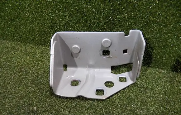 Renault Trafic III (X82) Fender mounting bracket 3509568R 93451653