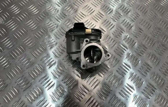 Mazda 3 Throttle body valve HF01136F0