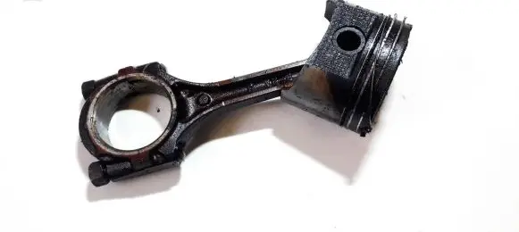 Hyundai Coupe Piston with connecting rod