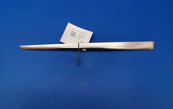 Mercedes-Benz S W126 Rear door glass trim molding 