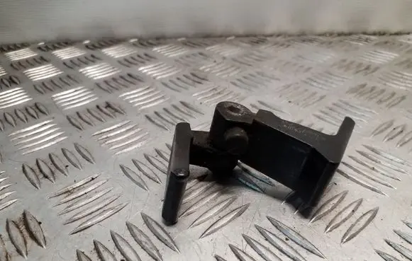 Audi A5 Sportback 8TA Front door lower hinge 8K0831402B