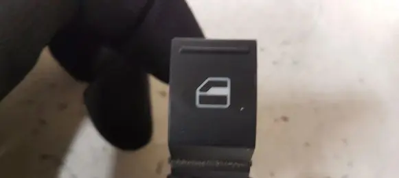 Volkswagen PASSAT B6 Electric window control switch