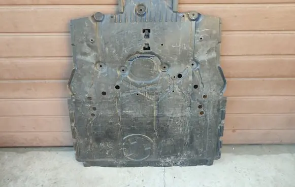 Mercedes-Benz EQB Engine splash shield/under tray A2435200200