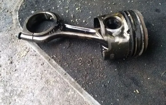 Ford Fiesta Piston with connecting rod P141