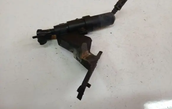 Ford Mondeo Mk III Headlight washer spray nozzle 1307030164