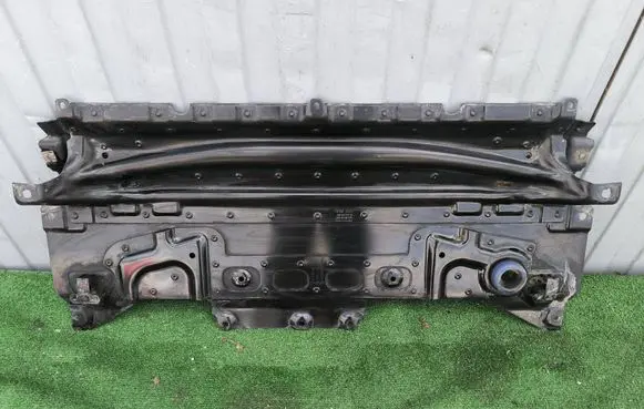 Volkswagen Touareg III Front bumper skid plate/under tray 4M0801989B 4M0804647C 4M0601063