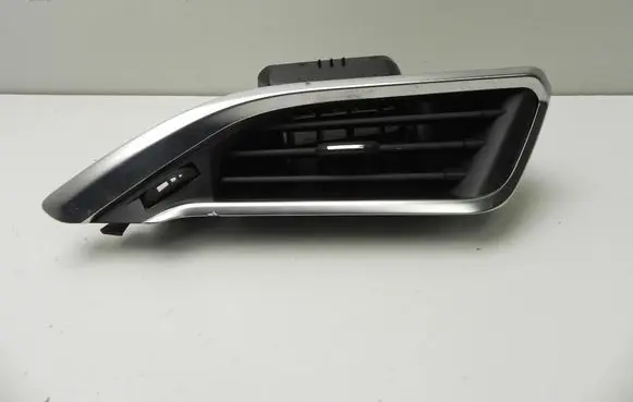 Peugeot 208 I Rear air vent grill 9673131677 I6218