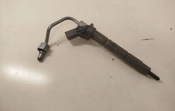 Fuel injector