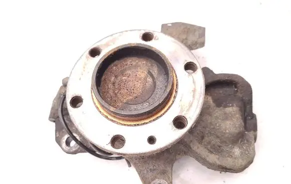 Front wheel hub