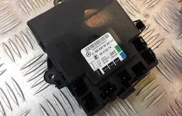 Mercedes-Benz A W169 Door control unit/module 1698209226 A1698209226
