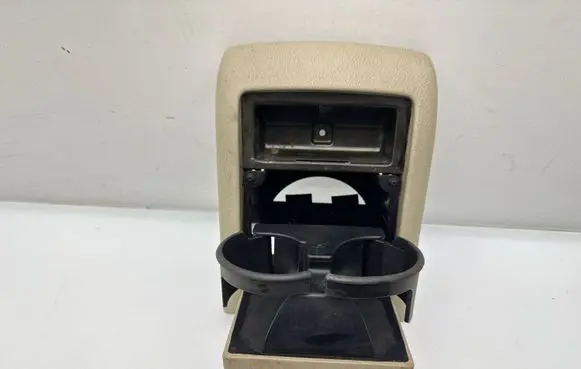 Subaru Outback Cup holder back 