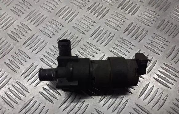 Mercedes-Benz C W203 Water pump A2038350064
