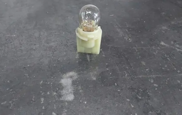 BMW 5 E39 Tail light bulb cover holder 133296