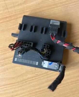 Audi A4 S4 B6 8E 8H Comfort/convenience module 8E0907279C