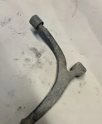 Peugeot 607 Front lower control arm/wishbone