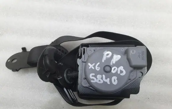 BMW X6 E71 Front seatbelt