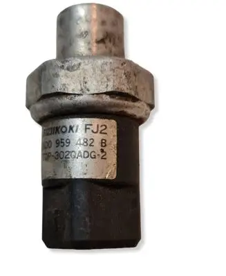 Volkswagen PASSAT B3 Air conditioning (A/C) pressure sensor 8D0959482B