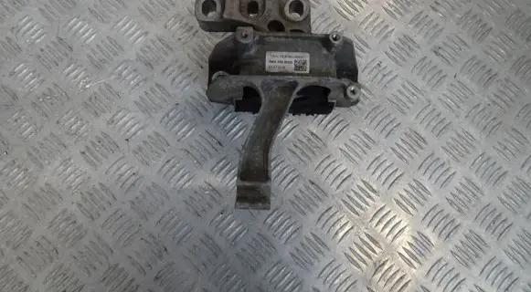 Volkswagen Tiguan Engine mount bracket 5WA199262H