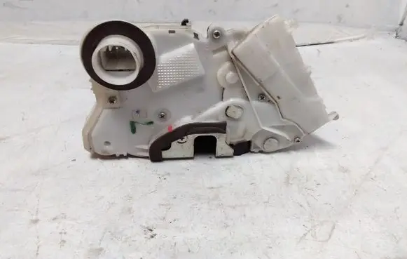 Toyota Prius (XW30) Front door lock