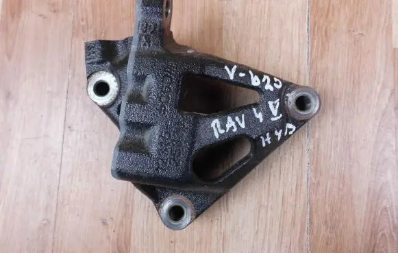 Toyota RAV 4 (XA50) Engine mounting bracket 1231525030