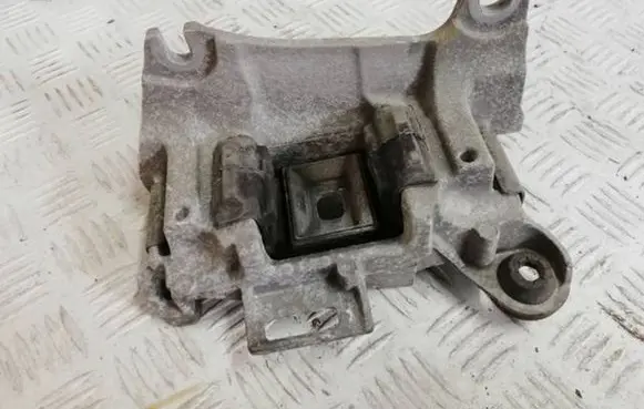 Renault Megane III Engine mount vacuum valve 