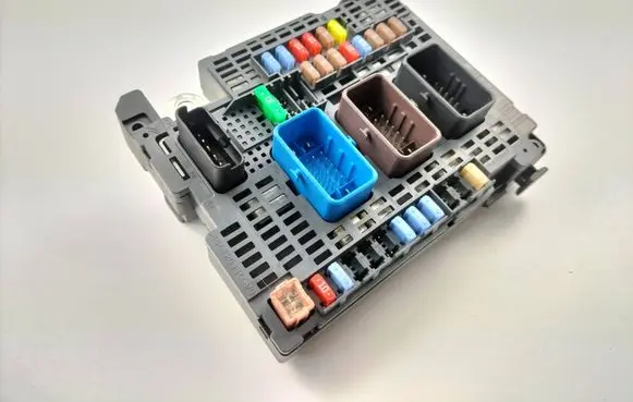 Citroen C4 I Picasso Fuse module 9810296180