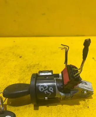 Renault Clio III Ignition lock 8200214173D