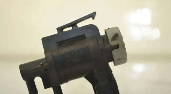 Audi A4 S4 B7 8E 8H Turbo solenoid valve 1J0906283A