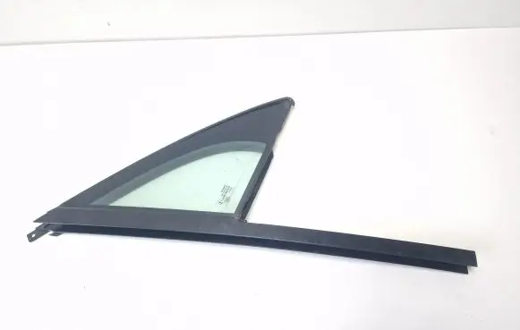 Volkswagen Touareg II Front door vent window glass four-door 7P6845114E