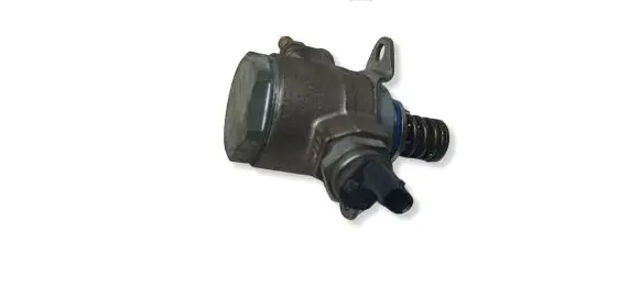 Audi A4 S4 B6 8E 8H Fuel injection high pressure pump 03C127026