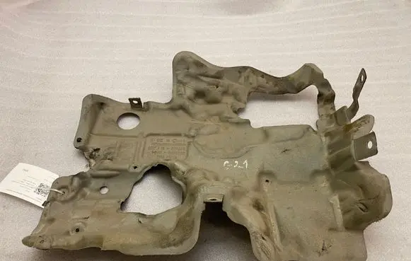 BMW 3 G20 G21 Heat shield in engine bay 8583378