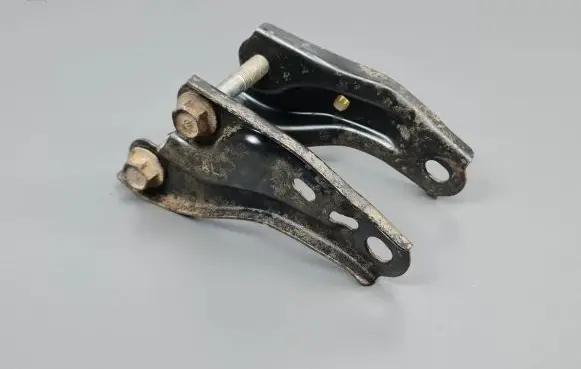 Honda CR-V Rear differential/diff mount bracket 