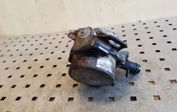 Renault Megane III Vacuum pump 8201005306