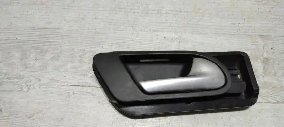 Volkswagen Tiguan Front door interior handle 5N0837198