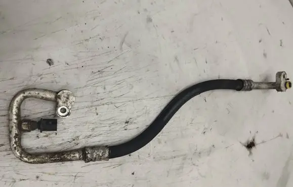 Volkswagen Multivan T5 Air conditioning (A/C) pipe/hose 