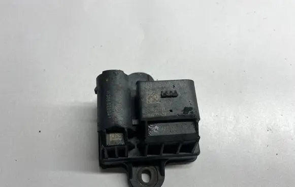 Mercedes-Benz E W212 Glow plug pre-heat relay A6519000900 6519000900