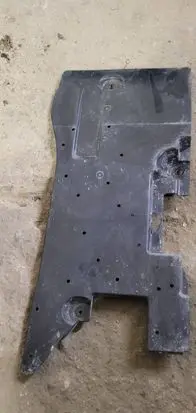 Center/middle under tray cover