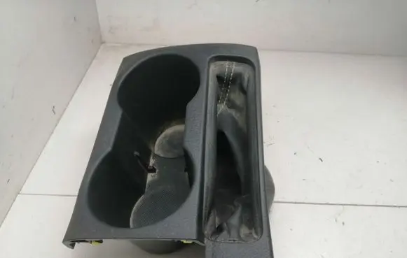 Cup holder front