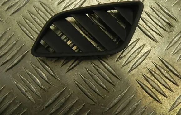 Rear air vent grill