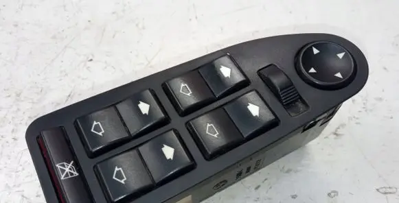 BMW 5 E39 Quarter vent window switch 6904306