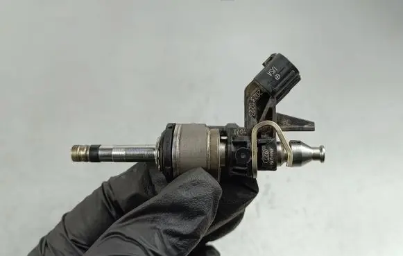 Suzuki SX4 S-Cross Fuel injector 0261500754