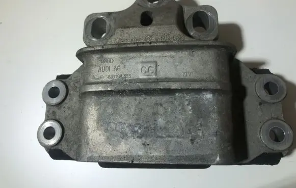 Volkswagen PASSAT B7 Gearbox mount 8J0199555