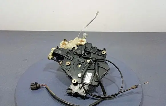 Volkswagen Caddy Rear door lock 2K0843654AG