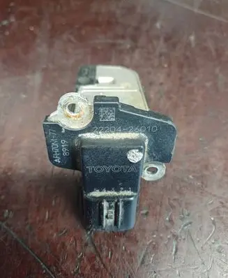 Toyota Avensis T270 Mass air flow meter 2220426010