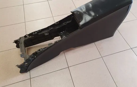 Toyota Avensis T270 Armrest 5885605010