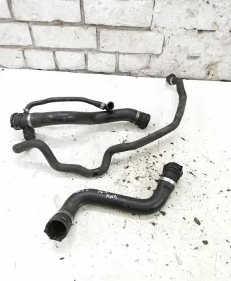 Coolant pipe/hose