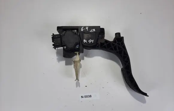 Volkswagen Golf IV Accelerator throttle pedal 1J1721503K